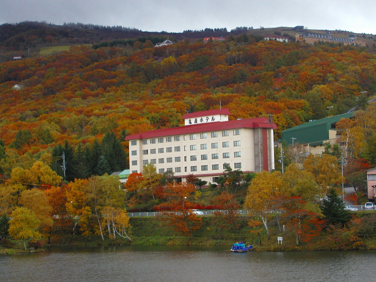 白樺湖亀屋ホテル | 合宿旅行.com/クラブ・サークル合宿、テニス合宿、ゼミ合宿などの宿施設検索、団体旅行見積問合せサイトの合宿旅行.com